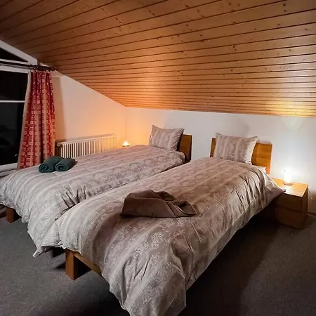 Maithili -152-year-old Majestic 샬레 *