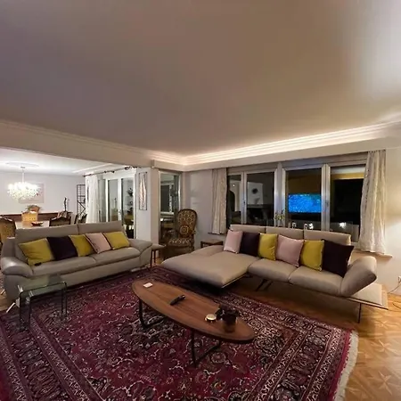 Maithili -152-year-old Majestic Alpehytte *