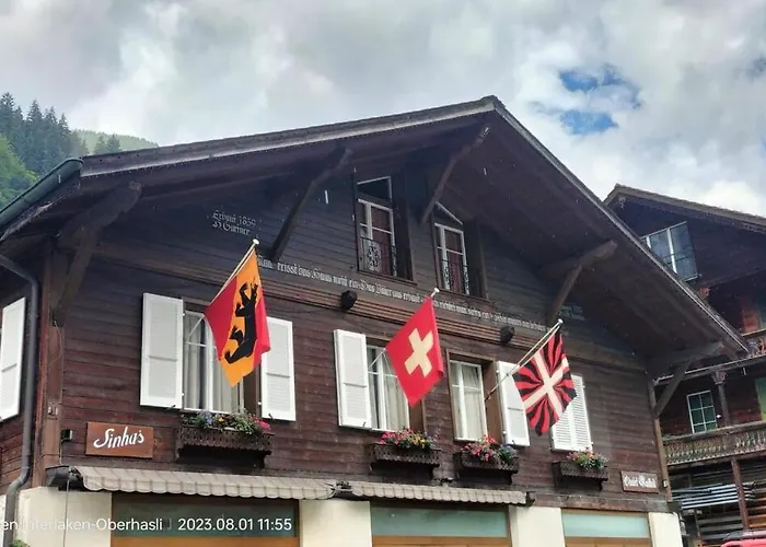 Maithili -152-year-old Majestic シャレー ラウターブルンネン