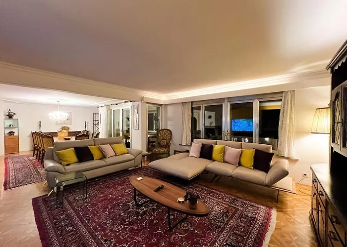 Maithili -152-year-old Majestic シャレー ラウターブルンネン